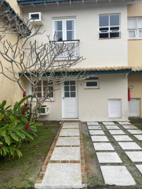 Casa 1 na praia de Juqueí em Condomínio
